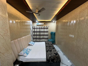 Lari Guest House